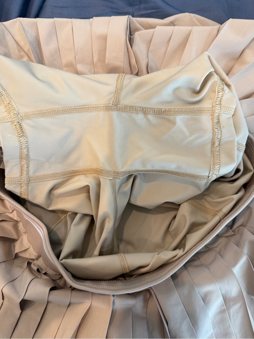 Wilson Pleated Tan Women's Skirt with Striped Waistband. Like New! - Picture 4 of 4